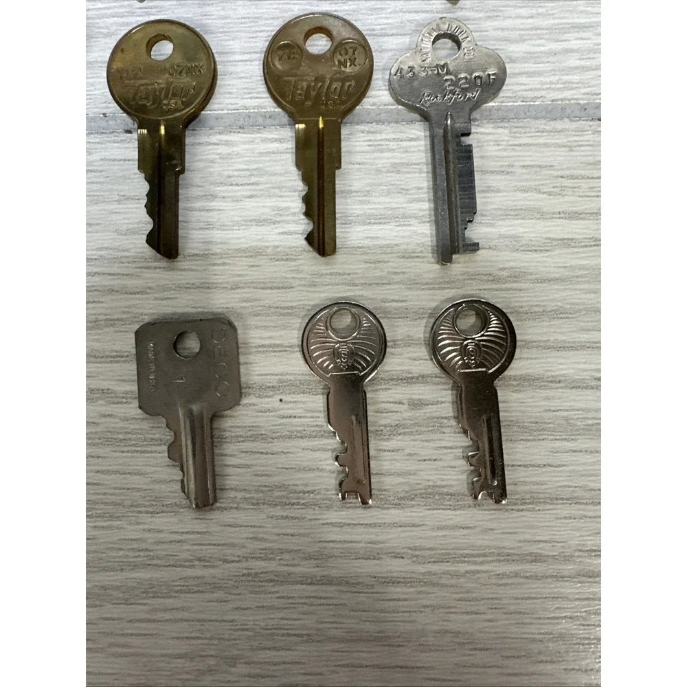 Vintage Set of 21 Unique Key Collectibles *See Description‎ for Details*
